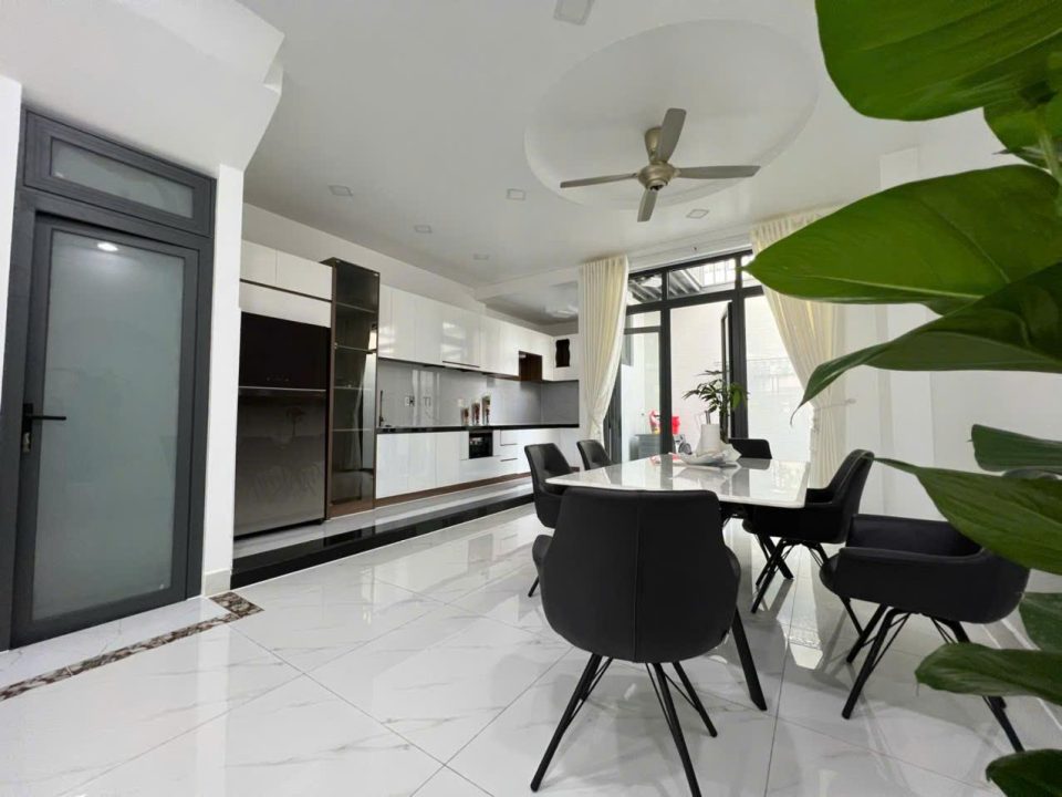 BÁN NHÀ ĐẸP LAVILA ,NGUYỄN HỮU THỌ – DT: 5,5 × 17,6M – GIÁ 14 TỶ