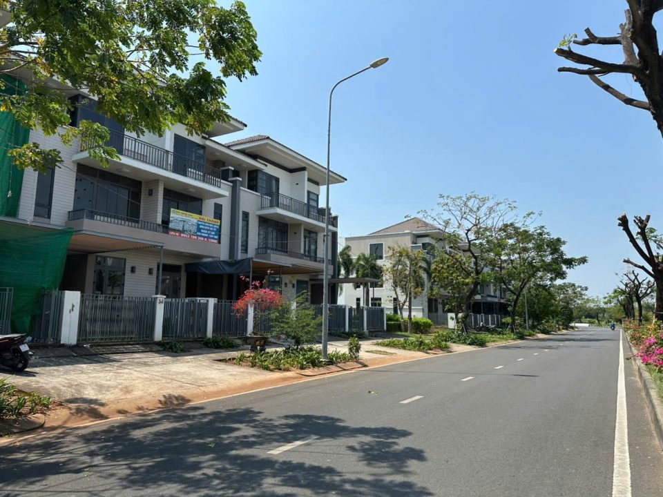 BÁN NHÀ LAVILA KIẾN Á – ĐƯỜNG SỐ 1 TRỤC CHÍNH – ĐƯỜNG RỘNG 30M