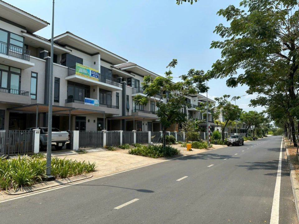 BÁN NHÀ LAVILA KIẾN Á – ĐƯỜNG SỐ 1 TRỤC CHÍNH – ĐƯỜNG RỘNG 30M