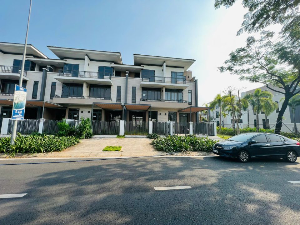 BÁN SHOPHPUSE LAVILA KIẾN Á – ĐƯỜNG SỐ 1 – ĐƯỜNG RỘNG 30M