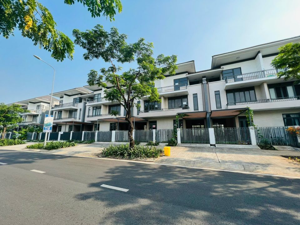 BÁN SHOPHPUSE LAVILA KIẾN Á – ĐƯỜNG SỐ 1 – ĐƯỜNG RỘNG 30M