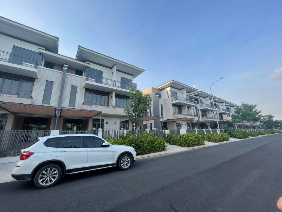 BÁN NHÀ FULL NỘI THẤT – KDC LAVILA – GIÁ CHỈ 15,5 TỶ TL