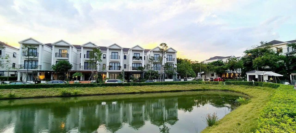 BÁN BIỆT THỰ NINE SOUTH CĂN GÓC VIEW HỒ SIÊU MÁT – DIỆN TÍCH 10x20m GIÁ 30 TỶ