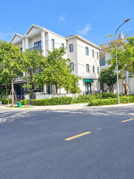 BÁN BIỆT THỰ NINE SOUTH CĂN GÓC VIEW HỒ SIÊU MÁT – DIỆN TÍCH 10x20m GIÁ 30 TỶ