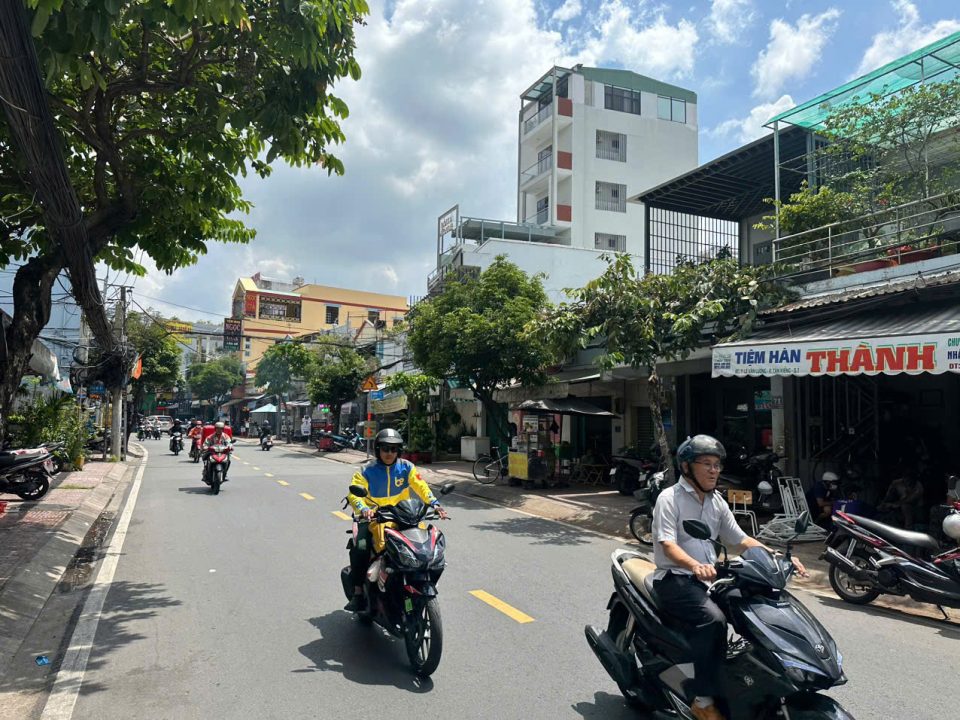 BÁN NHÀ CẤP 4  MT LÊ VĂN LƯƠNG – TÂN KIỂNG, QUẬN 7 – DT:  6x23m