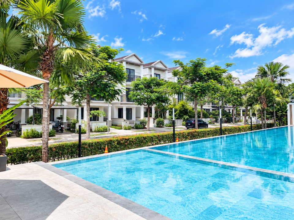 ĐỊNH CƯ NƯỚC NGOÀI – BÁN GẤP NP NINE SOUTH – 140M² ĐẤT, 260M² SÀN – VỊ TRÍ GẦN HỒ BƠI – 20 TỶ