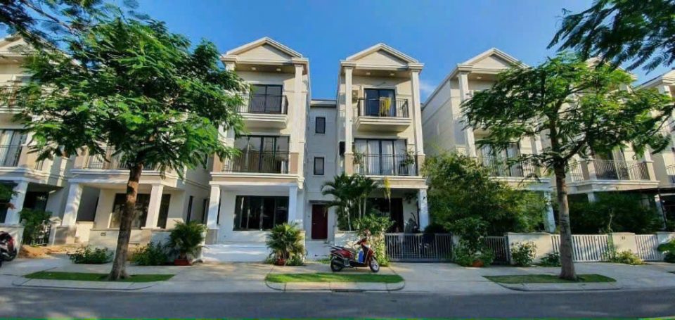 BÁN NHÀ THÔ NINE SOUTH – 28 ĐƯỜNG SỐ 11 💥 Diện tích 122,5m² – Sổ hồng – Hướng Đông Nam – Giá 17.5 tỷ