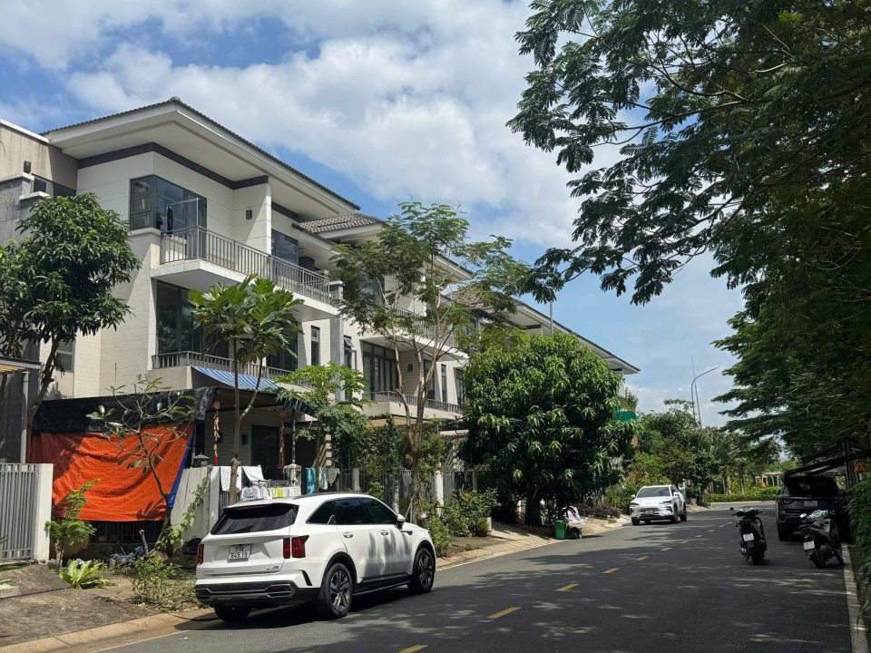 🔥 GIÁ TỐT LAVILA – NHÀ THÔ MT ĐƯỜNG 14M – CHỈ 13.5 TỶ