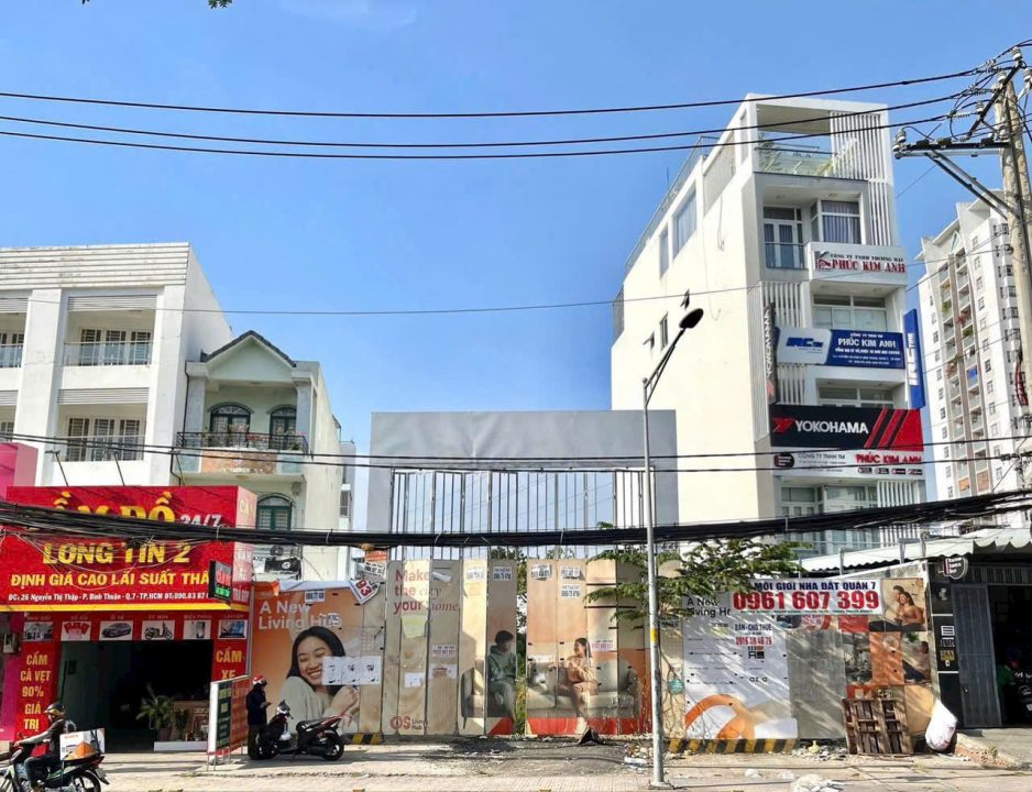 🏢 ĐẤT TRỐNG MT NGUYỄN THỊ THẬP – QUẬN 7 – GPXD HẦM + 7 LẦU – 920M²